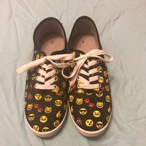 Emoji tennis shoes
